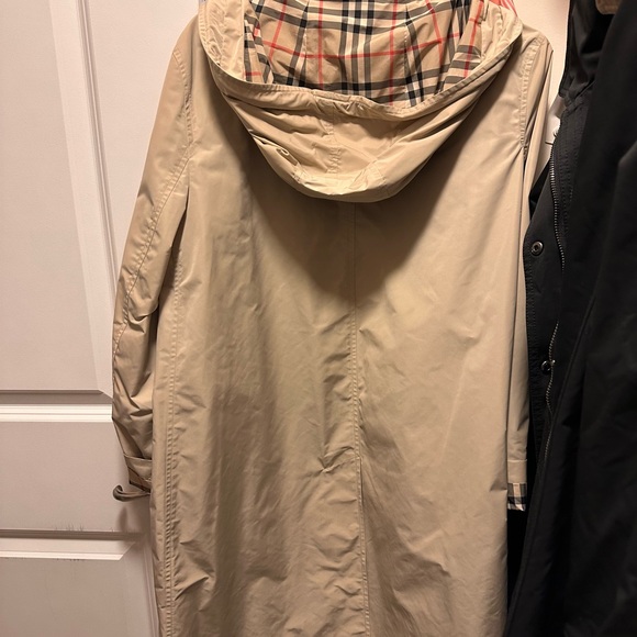 Burberry London trench coat, raincoat/fall type. - Picture 3 of 5